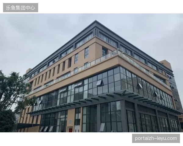 场馆固定设施与临时衍生品档口的物理衔接矛盾亟待修复 场馆固定设施与临时衍生品档口的物理衔接矛盾亟待修复